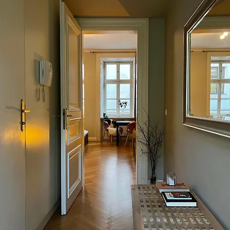 Apartment Chic *
